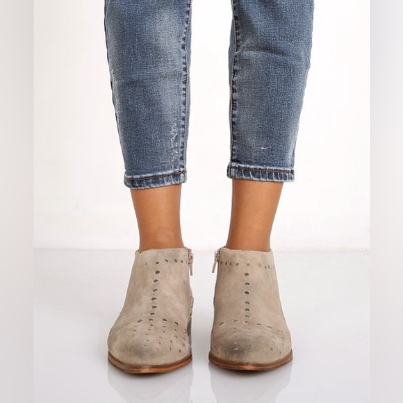 Free People “Aquarian” Taupe Suede Ankle Boots Sz 38/7.5 - Picture 2 of 5